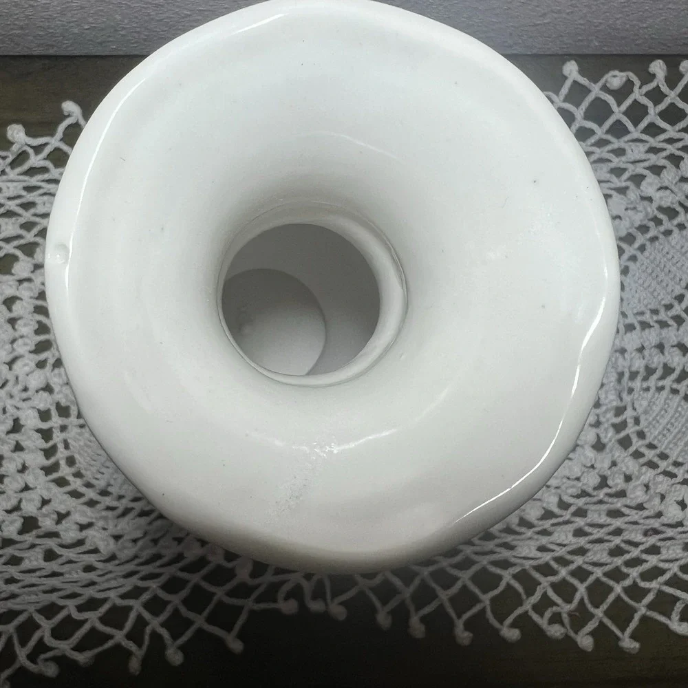 Vintage Floral Bud Vase w/sculpted Flowers. 1970's‎